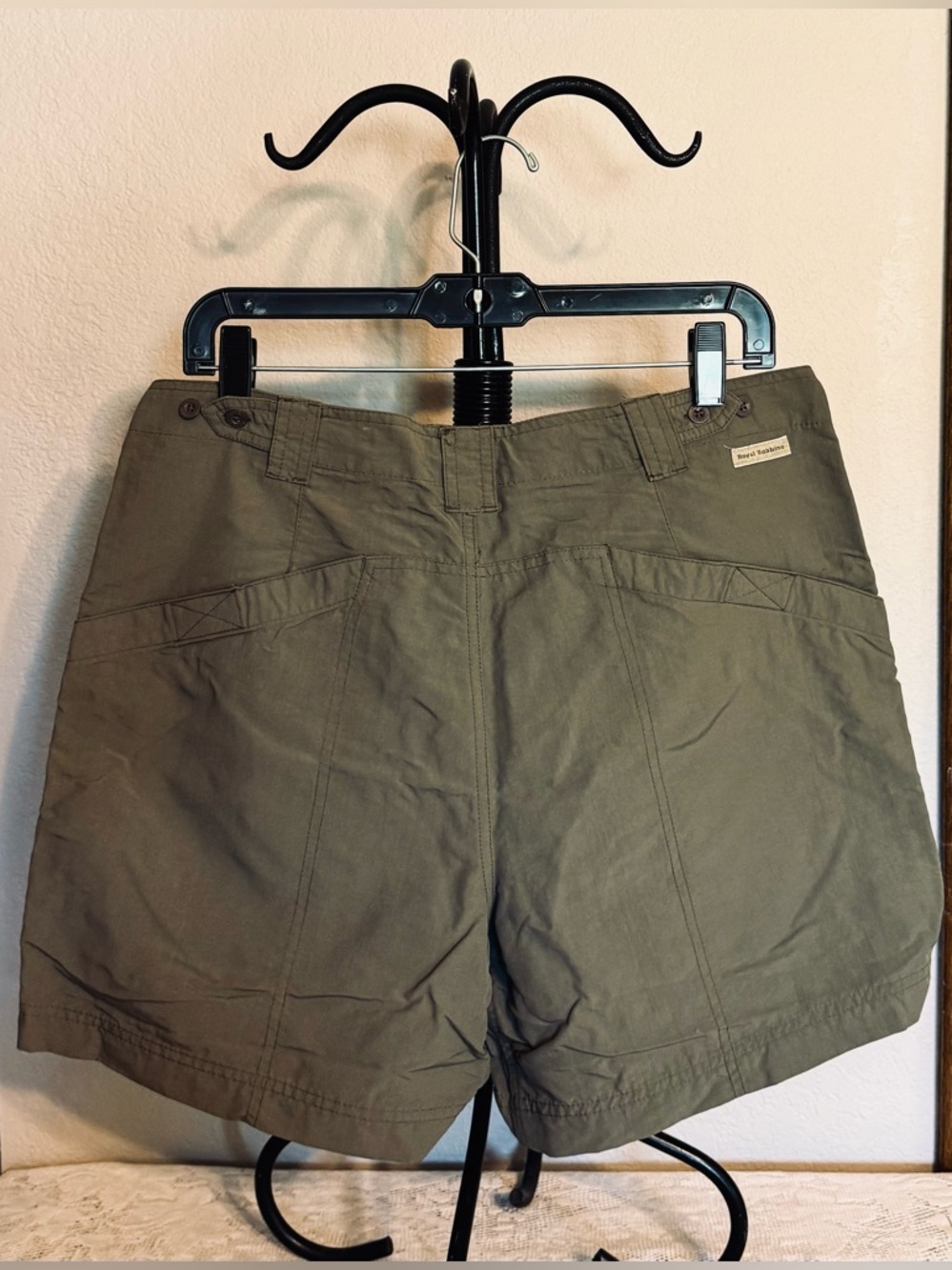 Women’s Olive/Khaki Green Royal Robbin’s Cargo Shorts - 12 - Picture 2 of 3